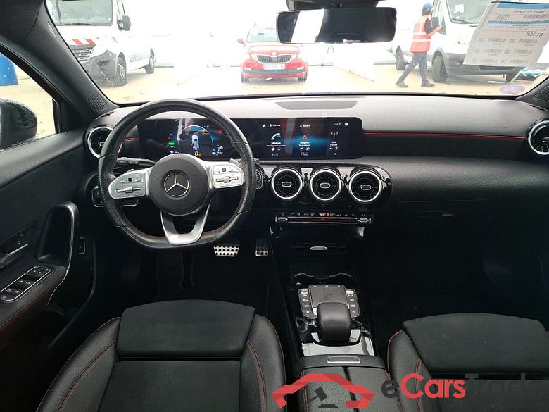 MERCEDES-BENZ Classe A Compact / 2018 / 5P / Berline A 250 e AMG Line 8G-DCT #5