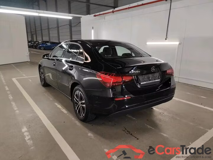 Mercedes A-Klasse Limousine A-Klasse Limousine A 250 e Business Line (PHEV) 160kW/218pk  4D/P Auto-7 #3