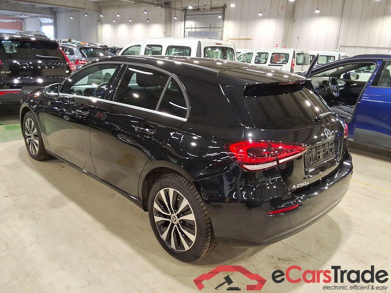 MERCEDES-BENZ A-CLASS 1.3 A 250 E BUSINESS LINE DCT #2