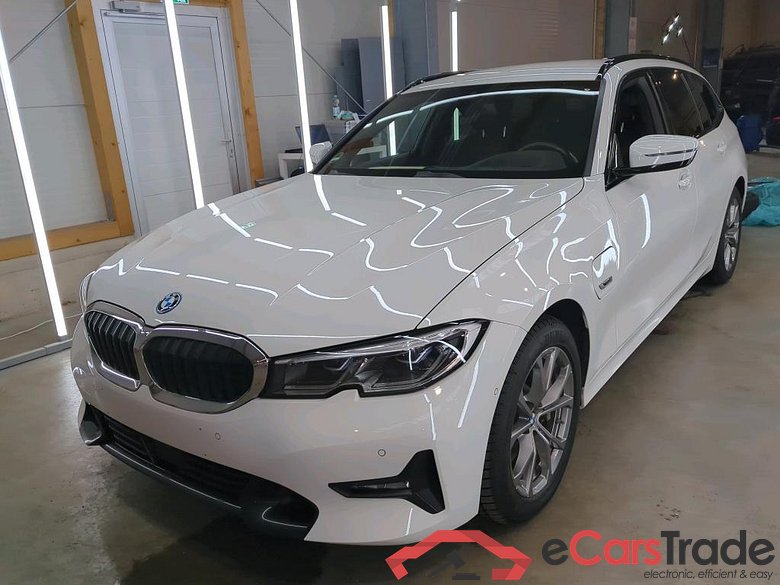 Baureihe 3 Touring 330 e Sport Line 2.0 185KW AT8 E6d #1