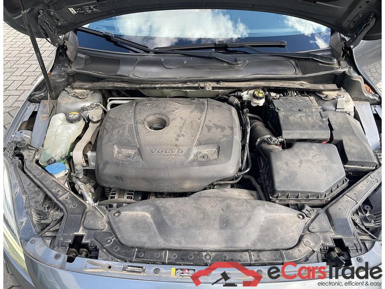 VOLVO V40 1.5 T3 Momentum Geartronic #4