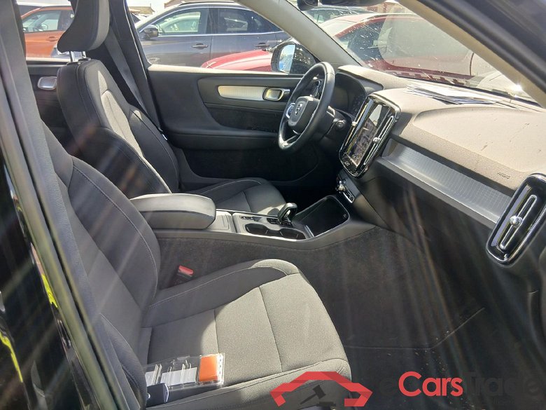 VOLVO XC40 / 2017 / 5P / todoterreno 2.0 B3 G Momentum Pro Auto #6