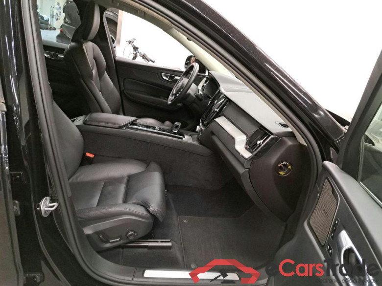 VOLVO - VOL XC60 T6 PHEV 350PK 4x4 Ultimate Bright With Moritz Leather & Guard System & 360 Camera & Semi Auto Foldable Towing Hook * HYBRID * #3