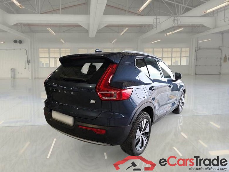 VOLVO XC40 / 2017 / 5P / SUV T4 PLUG-IN HYBRID AUTO RECH INSCRIP EXPR #2