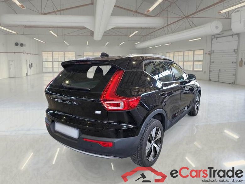 VOLVO XC40 / 2017 / 5P / SUV T5 PLUG-IN HYBRID AUTO RECH INSCRIP EXPR #2