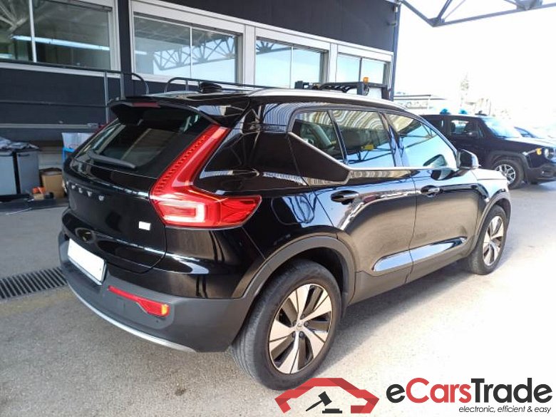 VOLVO XC40 / 2017 / 5P / SUV T4 PLUG-IN HYBRID AUTO RECH INSCRIP EXPR #2