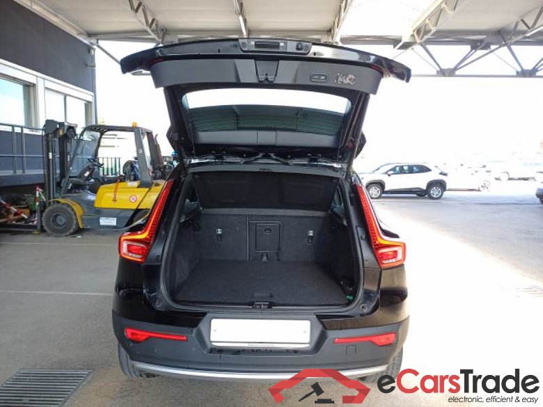 VOLVO XC40 / 2017 / 5P / SUV T4 PLUG-IN HYBRID AUTO RECH INSCRIP EXPR #5
