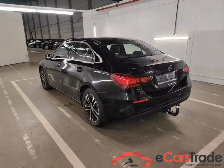 Mercedes A-Klasse Limousine A-Klasse Limousine A 250 e Business Line (PHEV) 160kW/218pk  4D/P Auto-7 #3