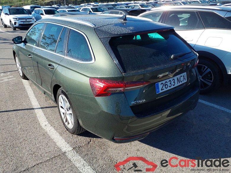 SKODA Octavia 1.5 TSI 110kW (150CV) m-HEV DSG 7 vel. Automático Combi Design (Pano) #2