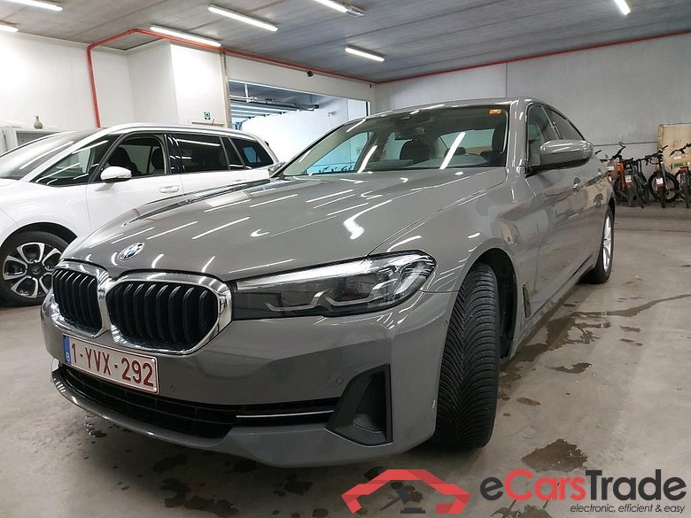 BMW - BMW 5 BERLINE 518dA 136PK Business Edition With Dakota Heated Sport Seats & Trailer Hook