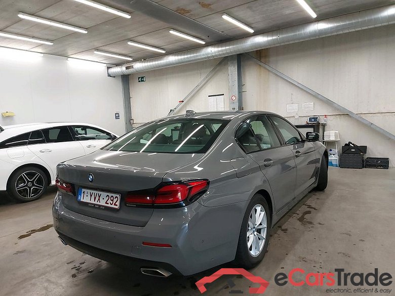 BMW - BMW 5 BERLINE 518dA 136PK Business Edition With Dakota Heated Sport Seats & Trailer Hook #2
