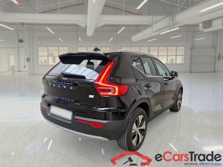 VOLVO XC40 / 2017 / 5P / SUV T5 PLUG-IN HYBRID AUTO RECH INSCRIP EXPR #2
