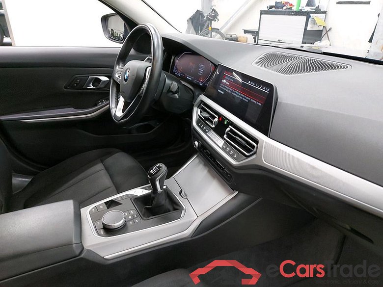 BMW - BMW 3 TOURING 318d 136PK Business Edition With Heated Seats & Parking Assistant Pack #3