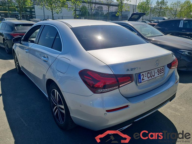 MERCEDES-BENZ A-CLASS LIMOUSINE 1.3 A 250 E LUXURY LINE DCT #3