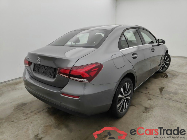 Mercedes-Benz A-Klasse Limousine A 250e Business Solution 4d #2
