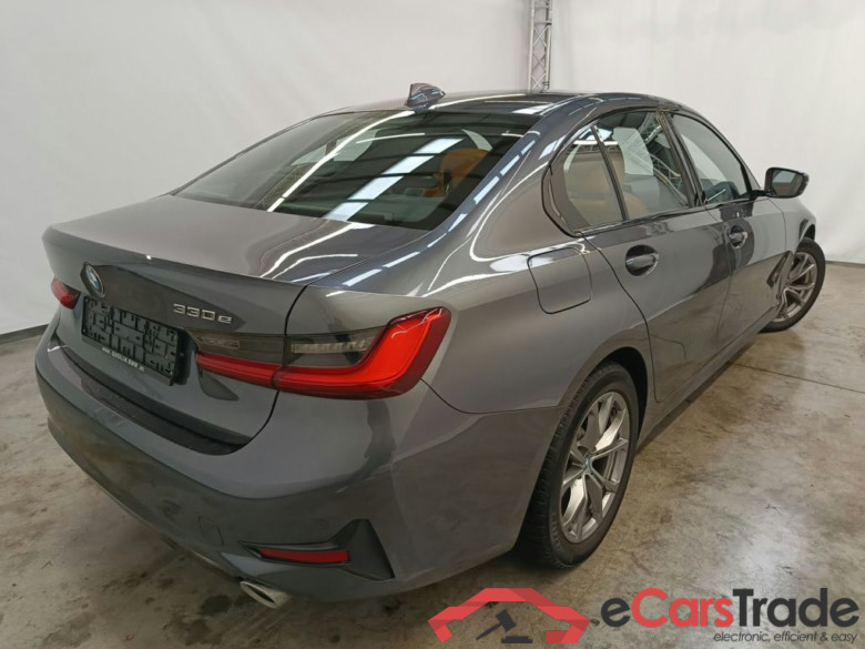 BMW 3 Reeks Berline 330e (215 kW) 4d #2