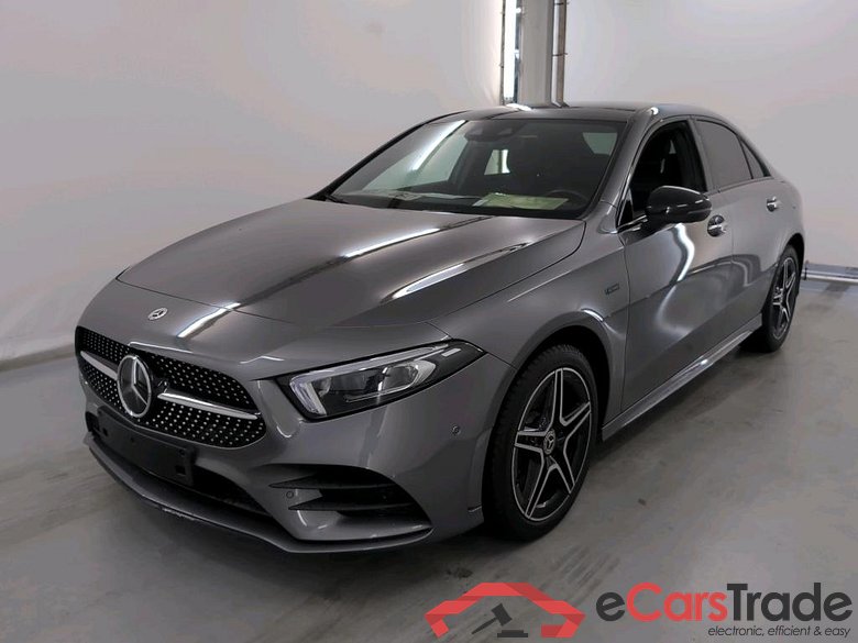 MERCEDES-BENZ A-Klasse 1.3 A 250 E LUXURY LINE DCT