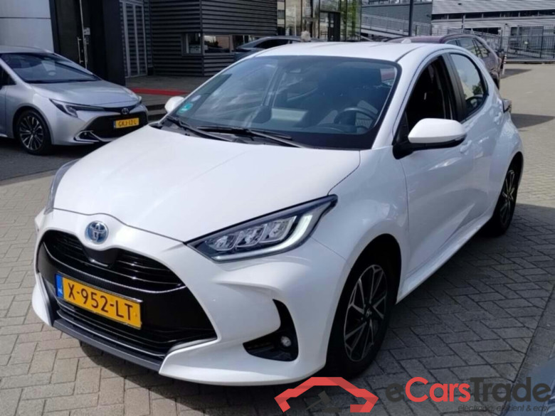 TOYOTA YARIS 1.5 Hybrid Dynamic #1