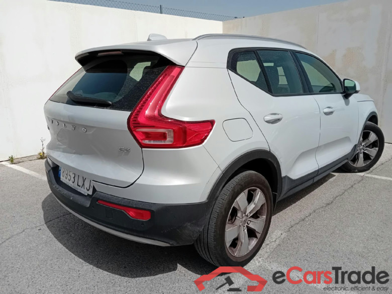 VOLVO XC40 / 2017 / 5P / todoterreno 2.0 B3 G Momentum Pro Auto #2