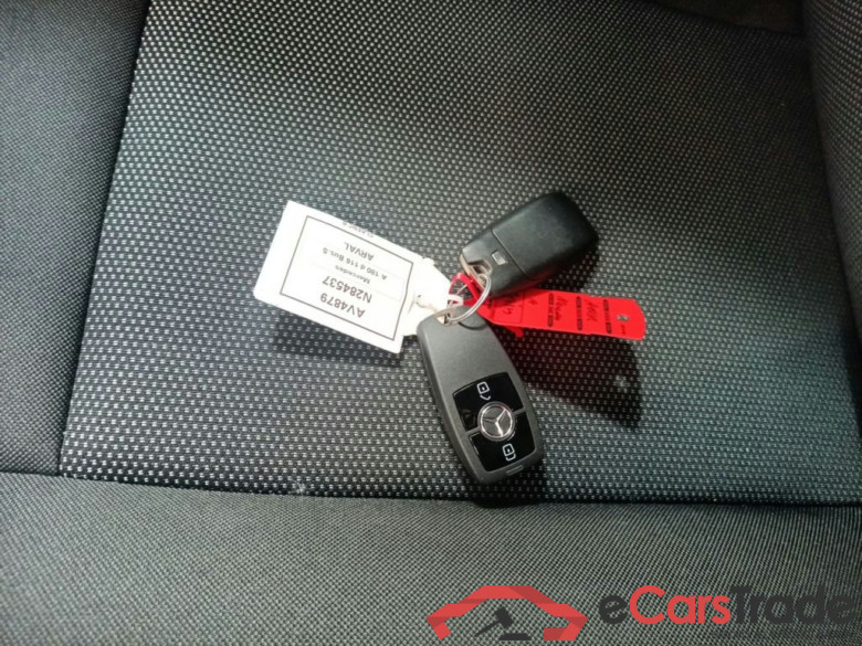 MERCEDES CLASSE A DIESEL (W177) A 180 d 116 Business Solution Essential 5d #4