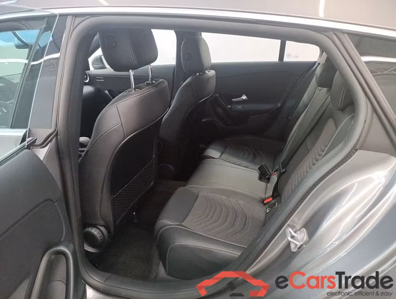 Mercedes-Benz CLA Shooting Brake CLA 200 Business Line 5d #3