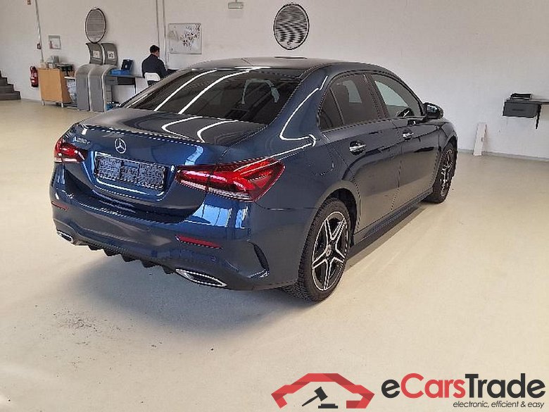 Mercedes-Benz A 250 AMG-Line 250 e #4