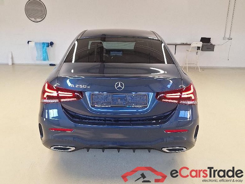 Mercedes-Benz A 250 AMG-Line 250 e #5