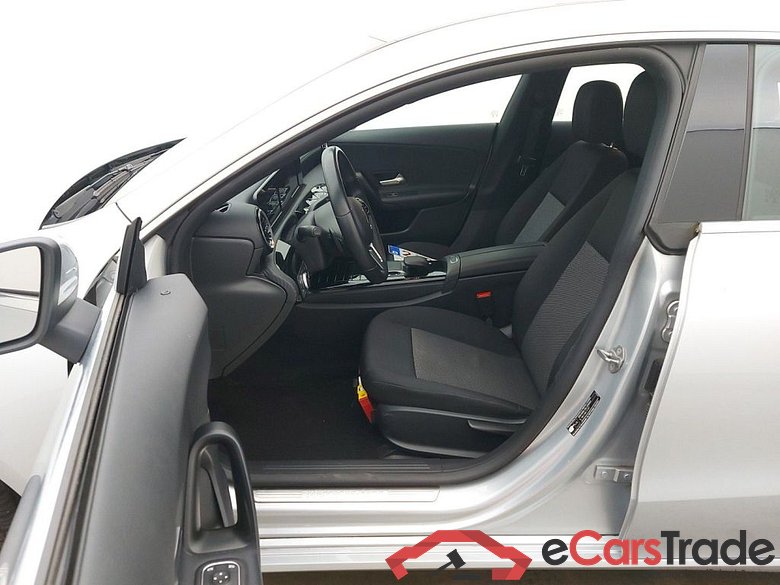 Mercedes-Benz CLA Shooting Brake CLA 180 d Business Solution Essential Aut. 5d #3