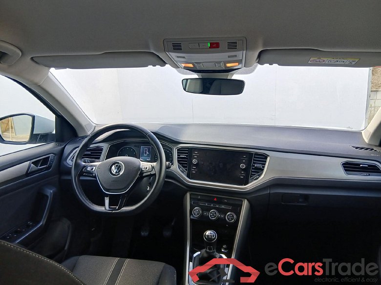 VOLKSWAGEN T-Roc / 2017 / 5P / todoterreno Advance 1.0 TSI 81kW (110CV) #3