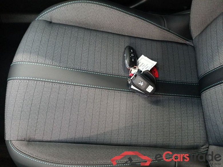 PEUGEOT 2008 - 2020 1.2 PureTech 130 Allure S&S (EU6.3) 5d #4