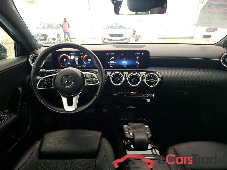 MERCEDES-BENZ Classe A Compact / 2018 / 5P / Berline A 250 e Style Line 8G-DCT #5
