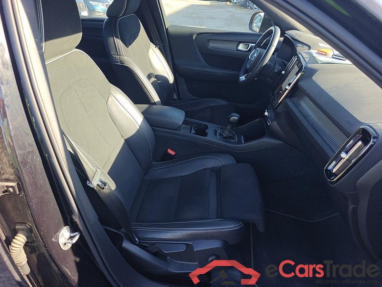 VOLVO XC40 / 2017 / 5P / todoterreno 1.5 T3 R-Design #6