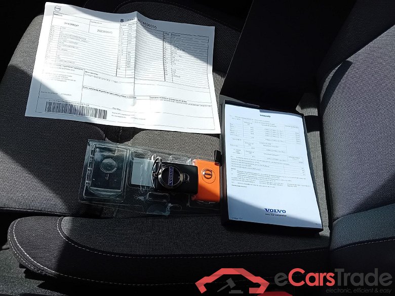 VOLVO XC40 / 2021 / 5P / todoterreno 2.0 B3 G Core Dark Auto #4