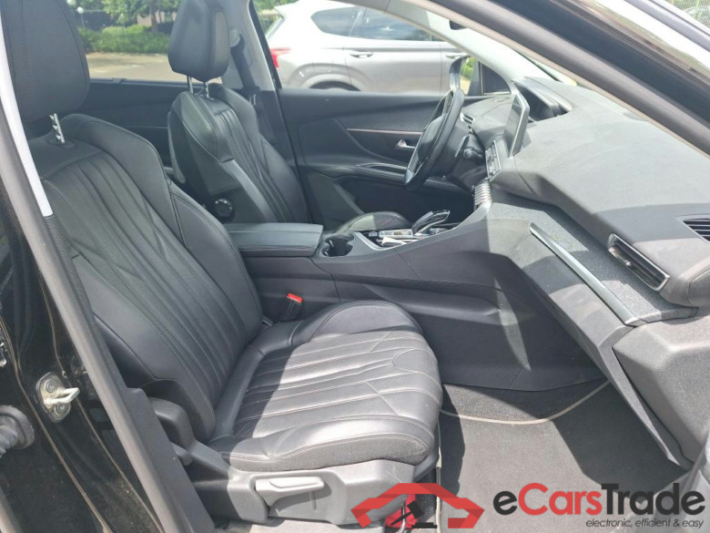 PEUGEOT - PEU 5008 BlueHDi 130PK EAT8 Allure With Two Removable Seats & VisioPark II & Drive Assist & Full LED & Focal HiFi &  Pano Roof #3