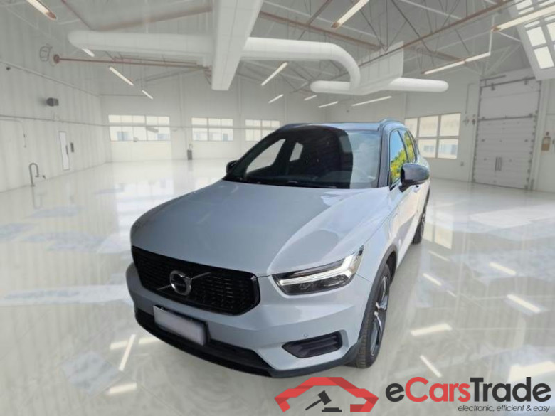 VOLVO XC40 / 2017 / 5P / SUV T5 TWIN ENGINE GEARTRONIC R-DESIGN #1