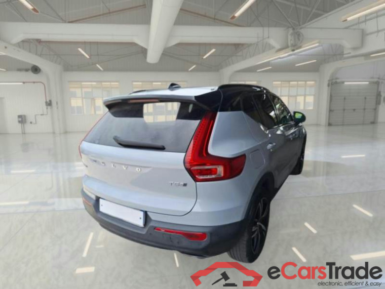 VOLVO XC40 / 2017 / 5P / SUV T5 TWIN ENGINE GEARTRONIC R-DESIGN #2