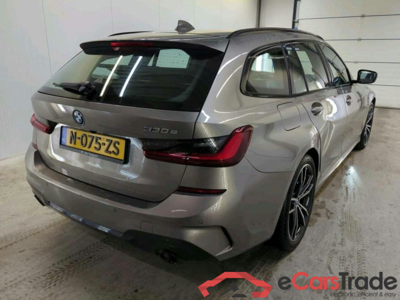BMW 3-serie Touring 330e Bns Ed.P #2
