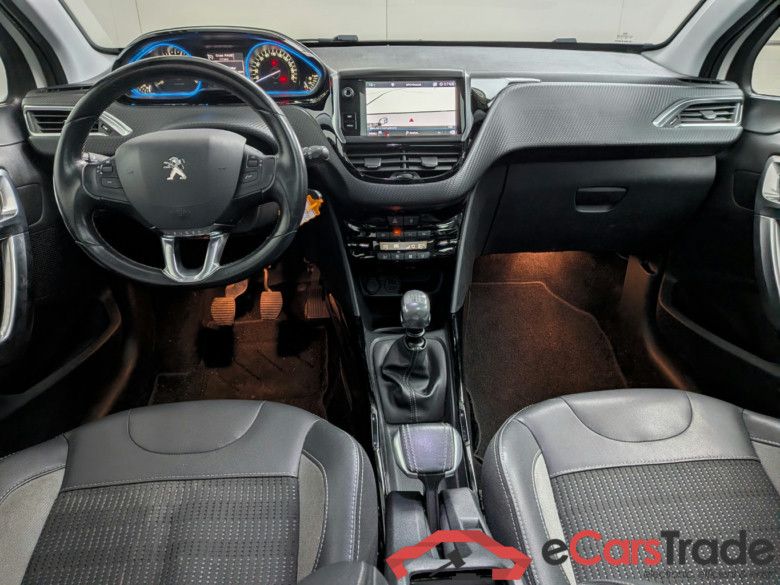 PEUGEOT 2008 1.2 PureTech Allure #5