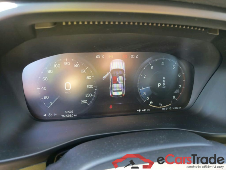 VOLVO XC40 / 2017 / 5P / todoterreno 1.5 T2 Momentum Auto #4