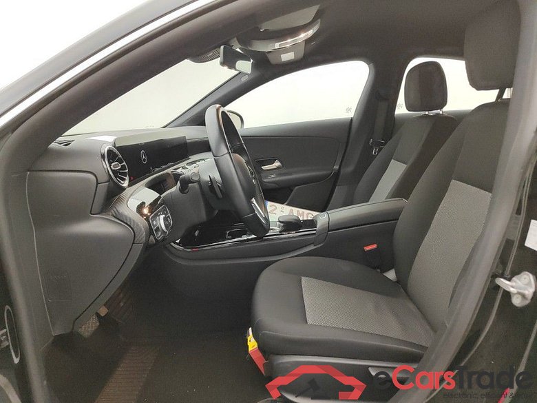 Mercedes-Benz CLA CLA 180 d DCT Business Solution 4d #3