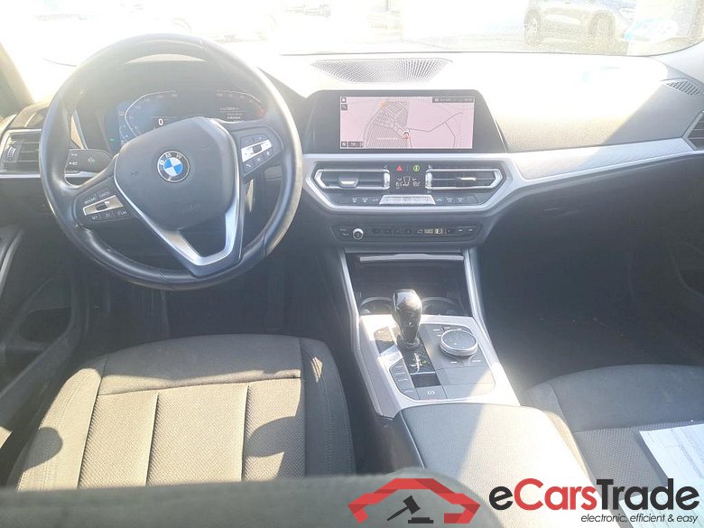 BMW Serie 3 / 2018 / 4P / sedán 318d Auto. #3