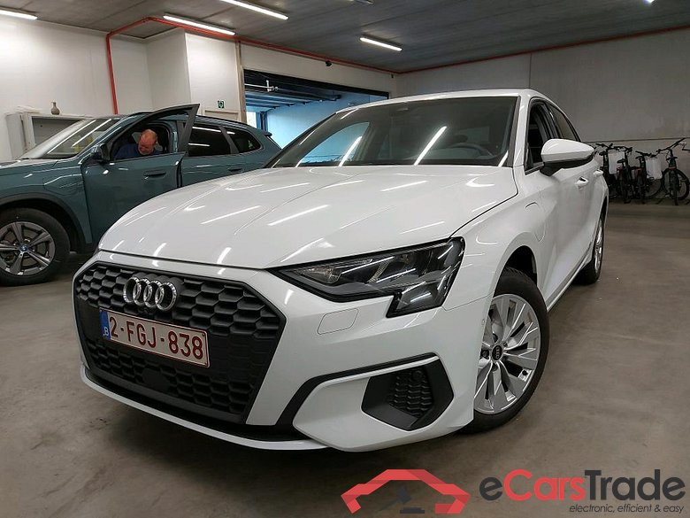 AUDI - AUD A3 SB 40 TFSI e 204PK Attraction With Heated Seats & Environment Cameras & Pre Sense * HYBRID *