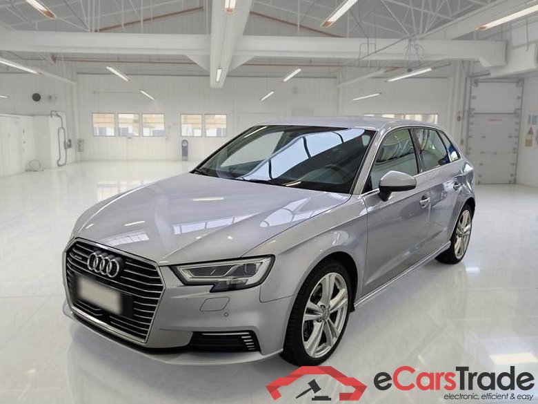 AUDI A3 / 2016 / 5P / BERLINA 40 E-TRON S TRONIC ADMIRED S.BACK #1