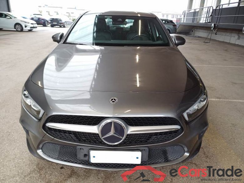 MERCEDES-BENZ CLASSE A / 2018 / 5P / BERLINA A 180 D AUTOMATIC BUSINESS EXTRA #6