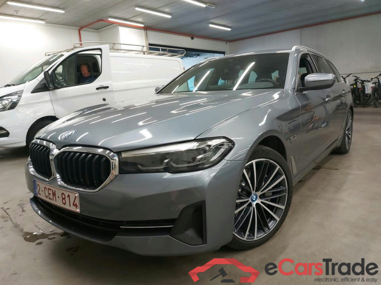 BMW - BMW 5 TOURING 530e  292PK Business Edition & Pack Business With Heated Sport Seats & Parking Assistant Pack & 19 Inch  * HYBRID * #1