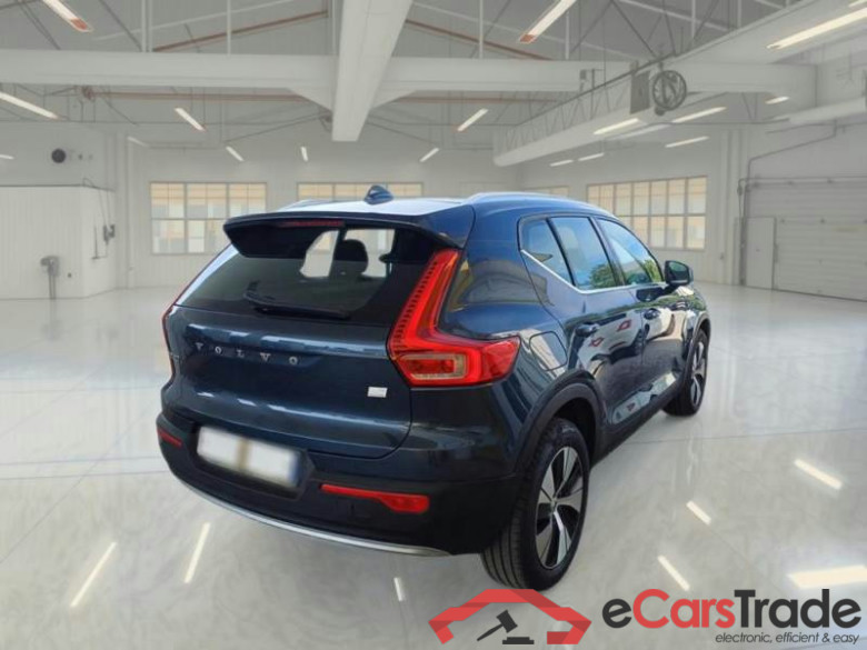 VOLVO XC40 / 2017 / 5P / SUV T4 PLUG-IN HYBRID AUTO RECH INSCRIP EXPR #2