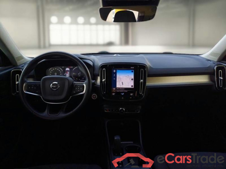 VOLVO XC40 / 2017 / 5P / SUV T4 PLUG-IN HYBRID AUTO RECH INSCRIP EXPR #3