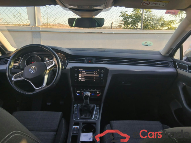 VOLKSWAGEN Passat / 2019 / 4P / sedán Executive 2.0 TDI 110kW (150CV) #3