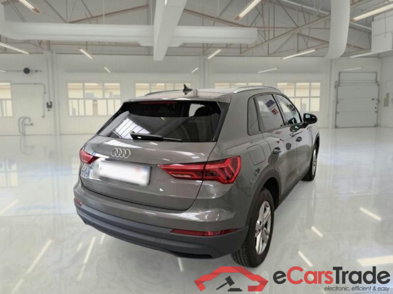 AUDI Q3 / 2018 / 5P / SUV 45 TFSI E S TRONIC BUSINESS #2