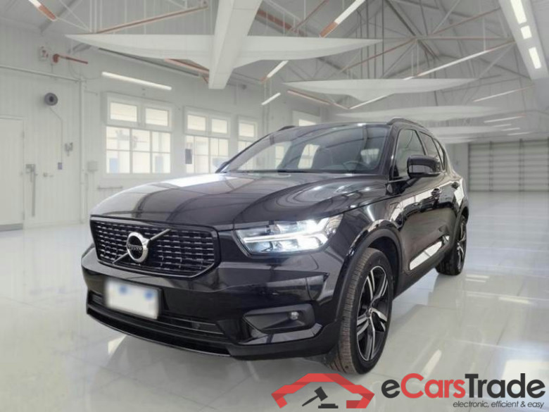 VOLVO XC40 / 2017 / 5P / SUV T5 PLUG-IN HYBRID AUTO RECHARGE R-DESIGN